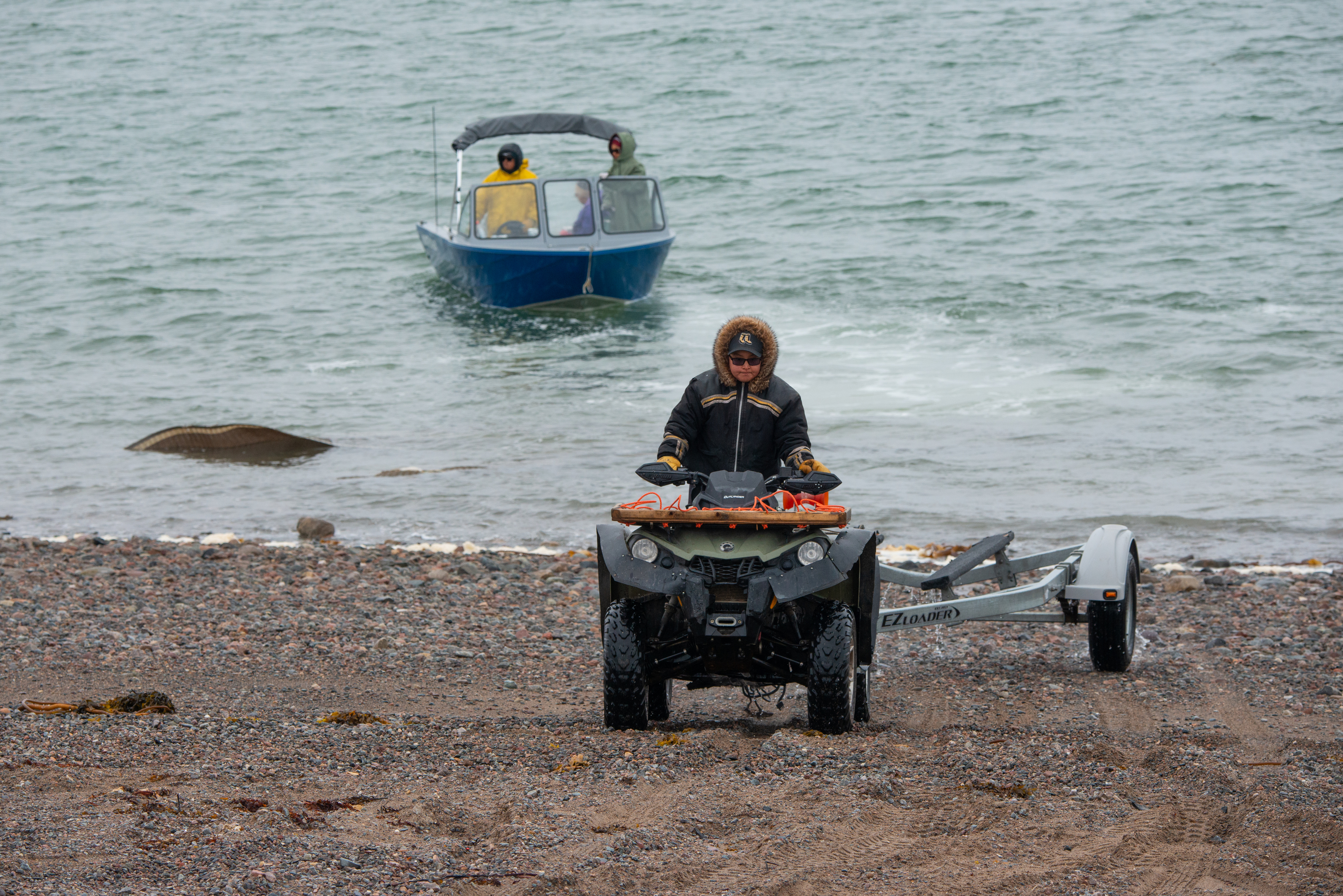 Boats and boating--Equipment and supplies, Automotive tire, Water, Boat, Vehicle, Beach, Watercraft